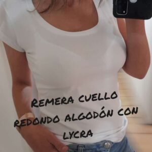 Remera cuello redondo con lycra